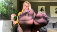 Hot blonde has a kinky foot fetish